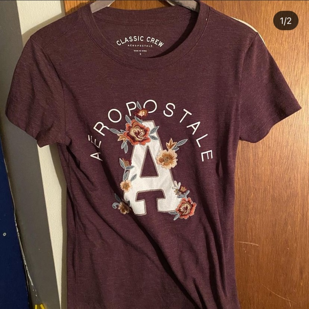 Maroon Aeropostale tee size small